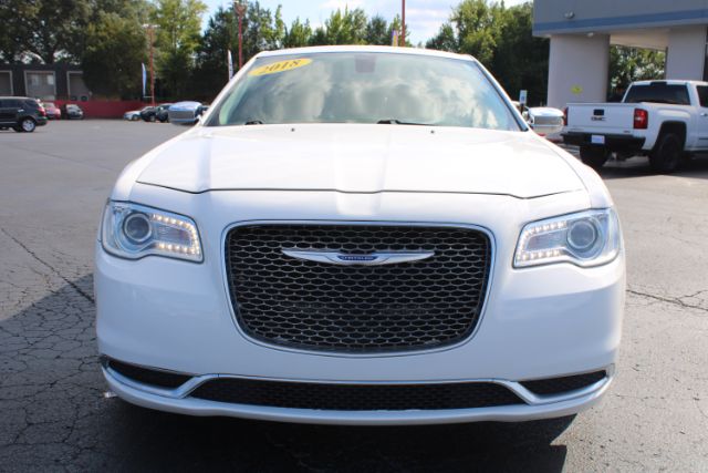2018 Chrysler 300 4D