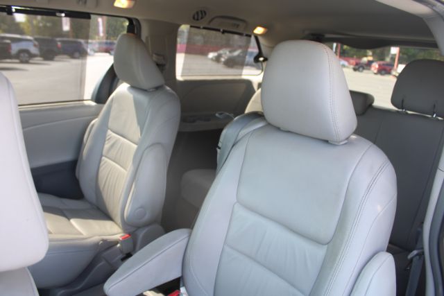 2016 Toyota Sienna XLE 8 Passenger | XLE 7 Passenger | Limited 7 Passenger | XLE Premium 8 Pas