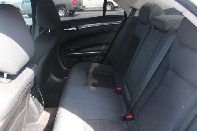 2018 Chrysler 300 4D