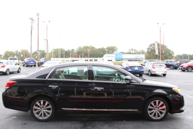 2011 Toyota Avalon 4D