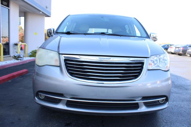 2013 Chrysler Town & Country Touring-L