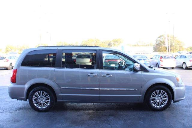 2013 Chrysler Town & Country Touring-L