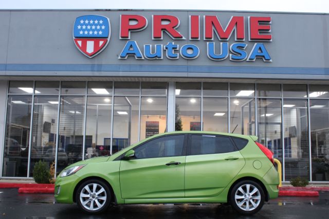 2013 Hyundai Accent SE 5-Door