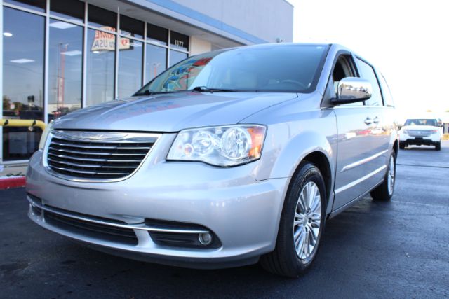 2013 Chrysler Town & Country Touring-L