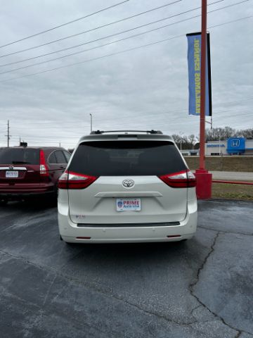 2004 Toyota Sienna LE's photo